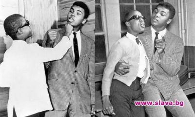 slava.bg : Стиви Уондър, На 13 години, с Мохамед Али, На 21 годиини (1963 г.) slava.bg : Стиви Уондър, На 13 години, с Мохамед Али, На 21 годиини (1963 г.)