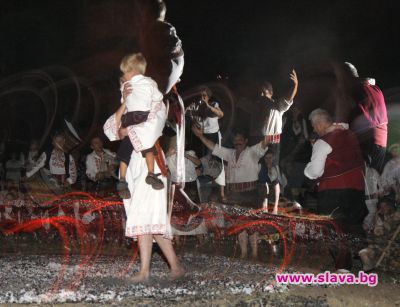 slava.bg : Първи фестивал на фолклорната носия в Жеравна slava.bg : Първи фестивал на фолклорната носия в Жеравна