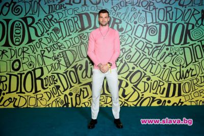 slava.bg : Гришо и Нина Добрев на синия килим на Dior в Маями slava.bg : Гришо и Нина Добрев на синия килим на Dior в Маями