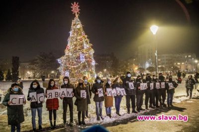 slava.bg : Коледната елха на София  грейна 