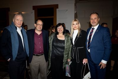 slava.bg : И бащата на Анджелина Джоли на откриването на трайкийската ни изложба в САЩ slava.bg : И бащата на Анджелина Джоли на откриването на трайкийската ни изложба в САЩ