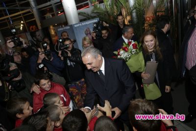 slava.bg : Христо Стоичков и детския футболен отбор на "Чавдар" Етрополе slava.bg : Христо Стоичков и детския футболен отбор на "Чавдар" Етрополе
