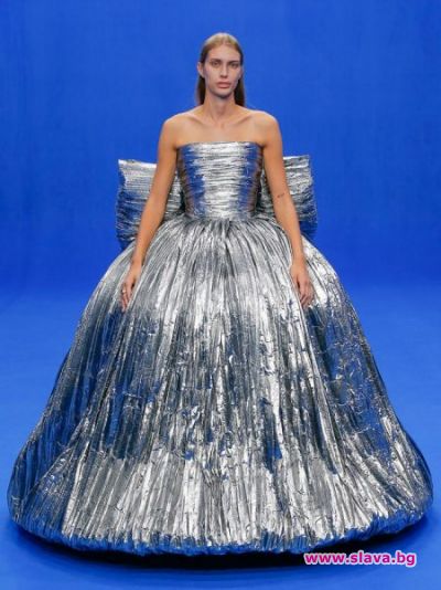 Balenciaga се завръща във висшата мода